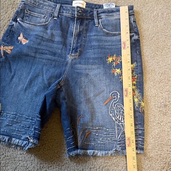 DRIFTWOOD Blue Embroidered Heron & Sunset Jean Shorts Sz 28 - Picture 3 of 10